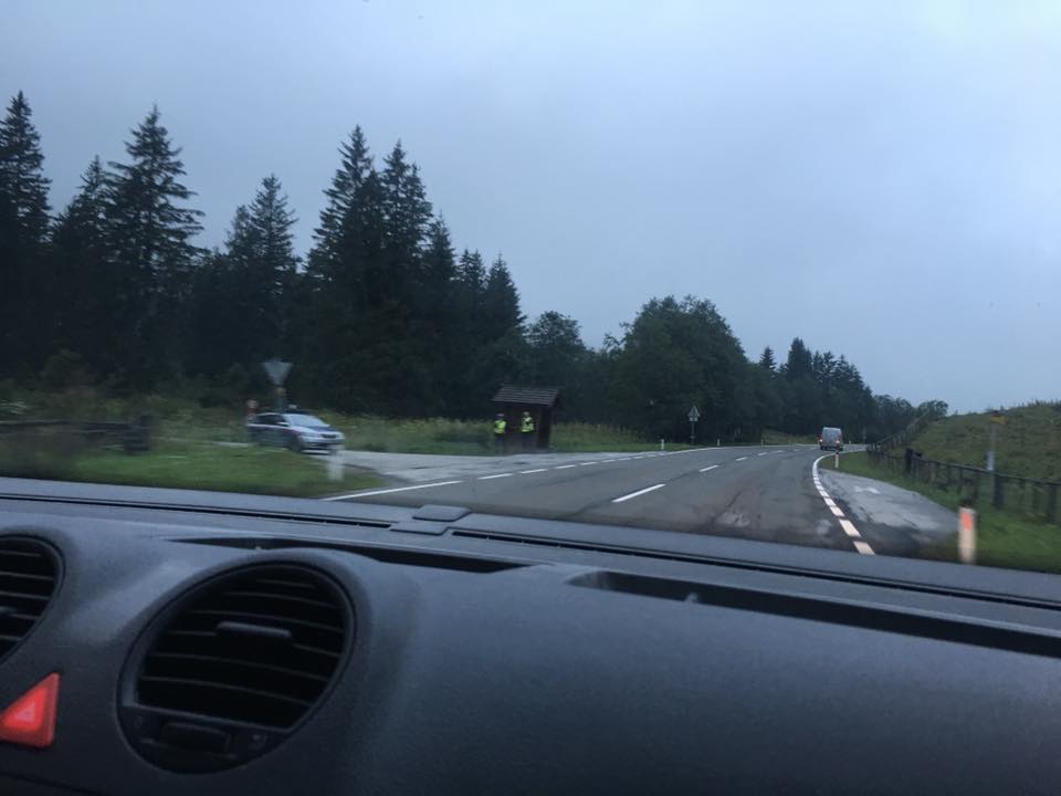 Beide Hände am Steuer? Aber wie konnte dieser Fahrer dann ein solches Foto von einer Radarkontrolle im Lungau machen? Hoffentlich war es die Beifahrerin...